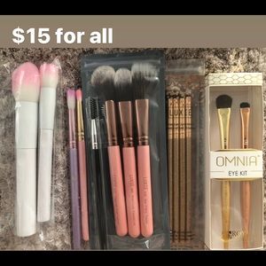 Brand new makeup brushes